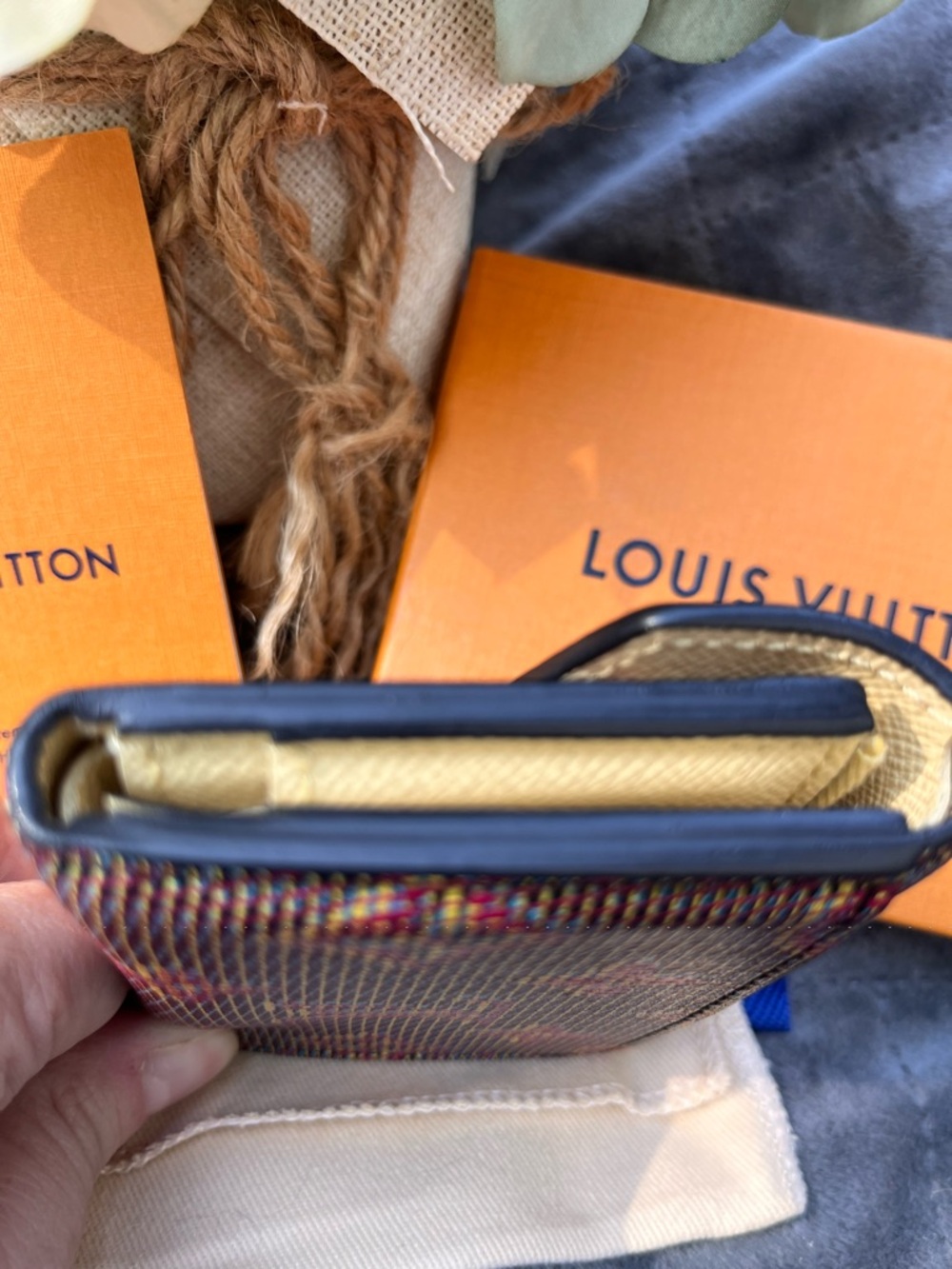 ✨ RARE ✨ Louis Vuitton LV Pop Zoe Wallet - Limited Edition 2019 - Picture 4 of 10